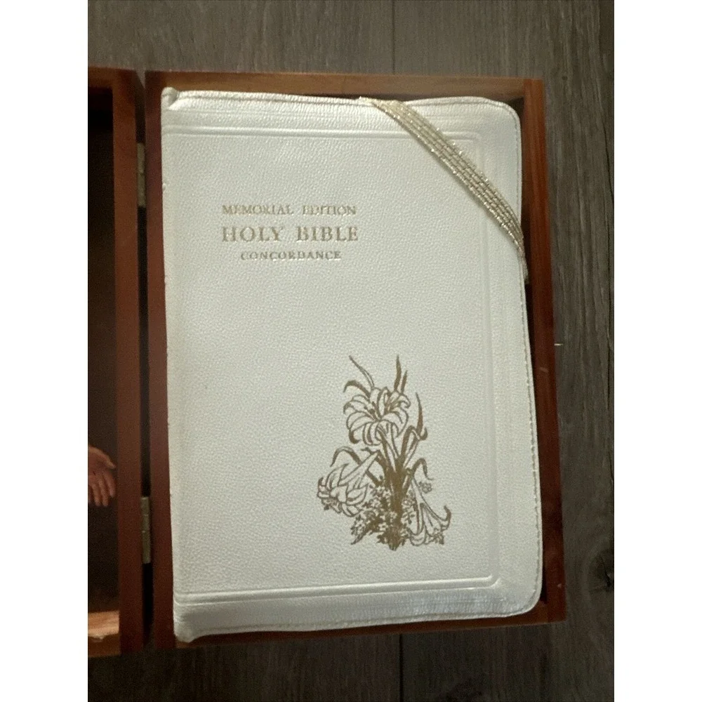 Vtg 1958 Cedar Wood Bible‎ Box White Holy Bible Distillery Workers LOCAL UNION 4